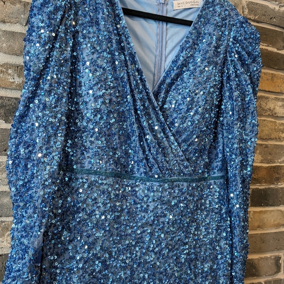 Puff shoulder sequence gown size 10 - Picture 4 of 8